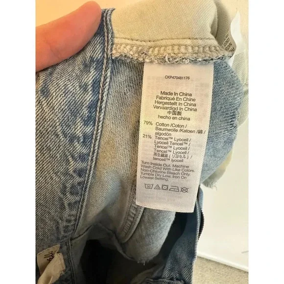 Madewell Baggy Flare Jeans Raw Hem High Waisted Curvy Friendly in Luzon Wash 26 - Picture 6 of 6